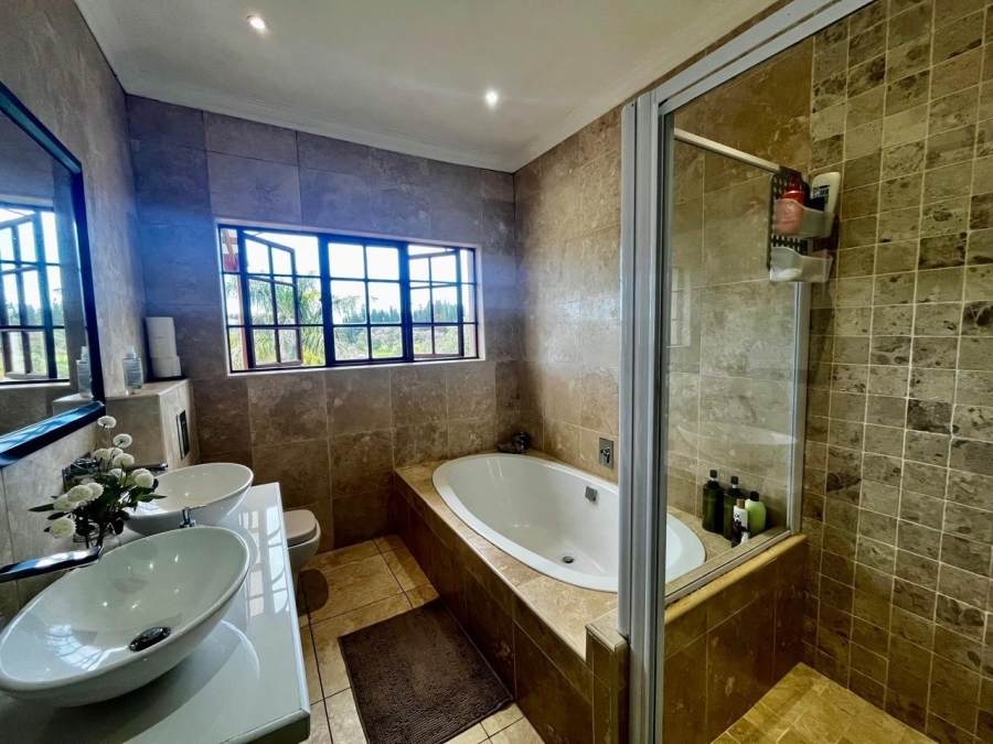 5 Bedroom Property for Sale in Nahoon Eastern Cape